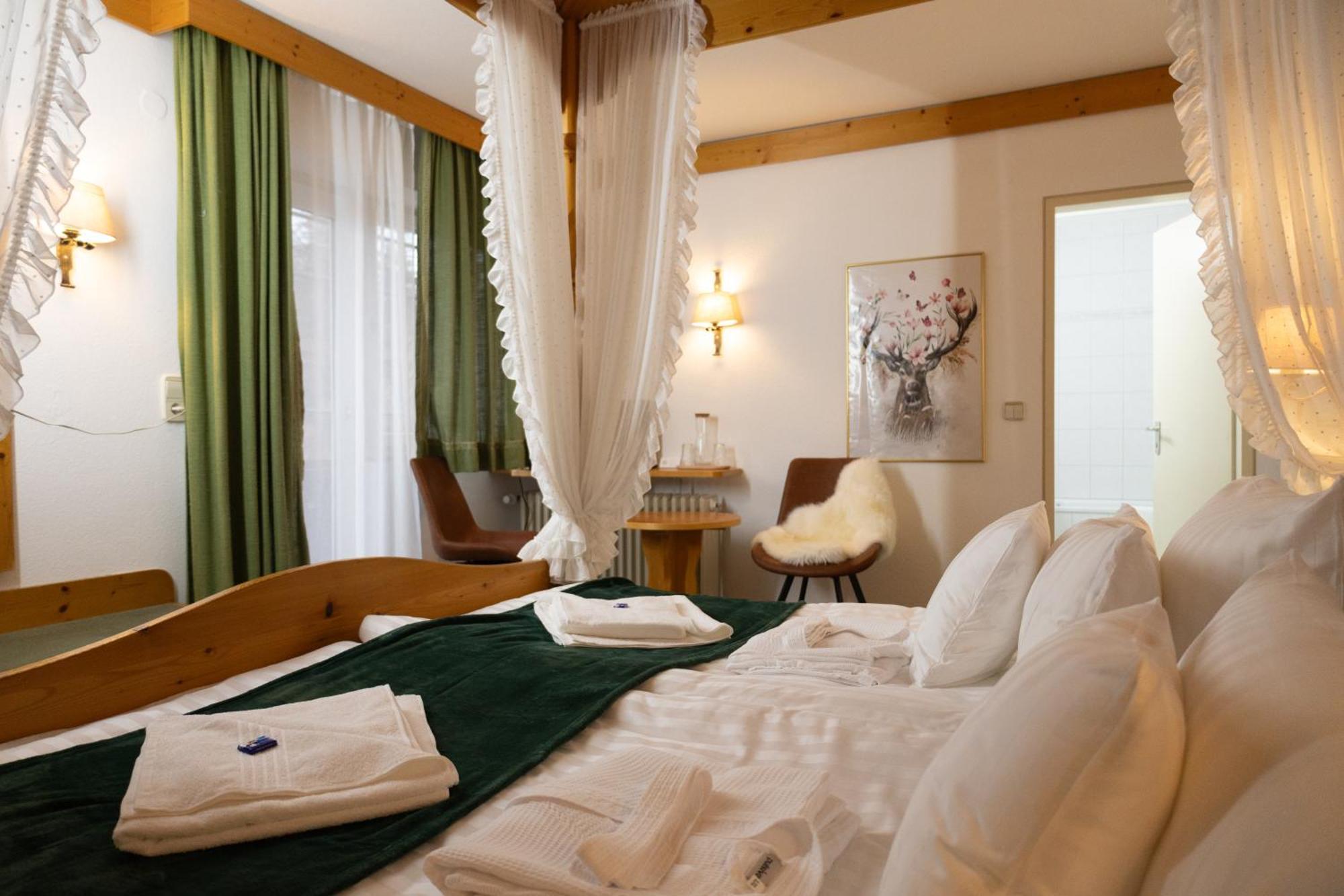 Hotel Zum See, Titisee Exterior photo