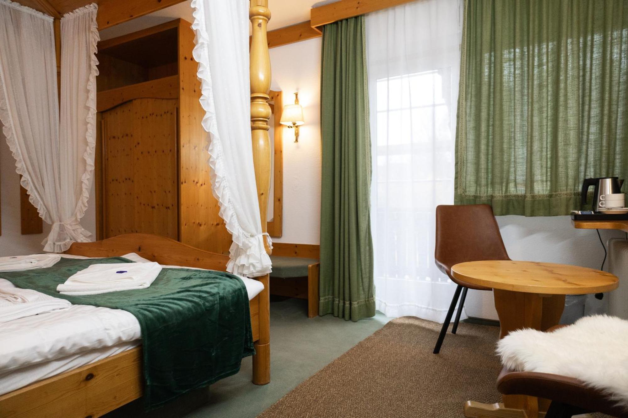 Hotel Zum See, Titisee Exterior photo